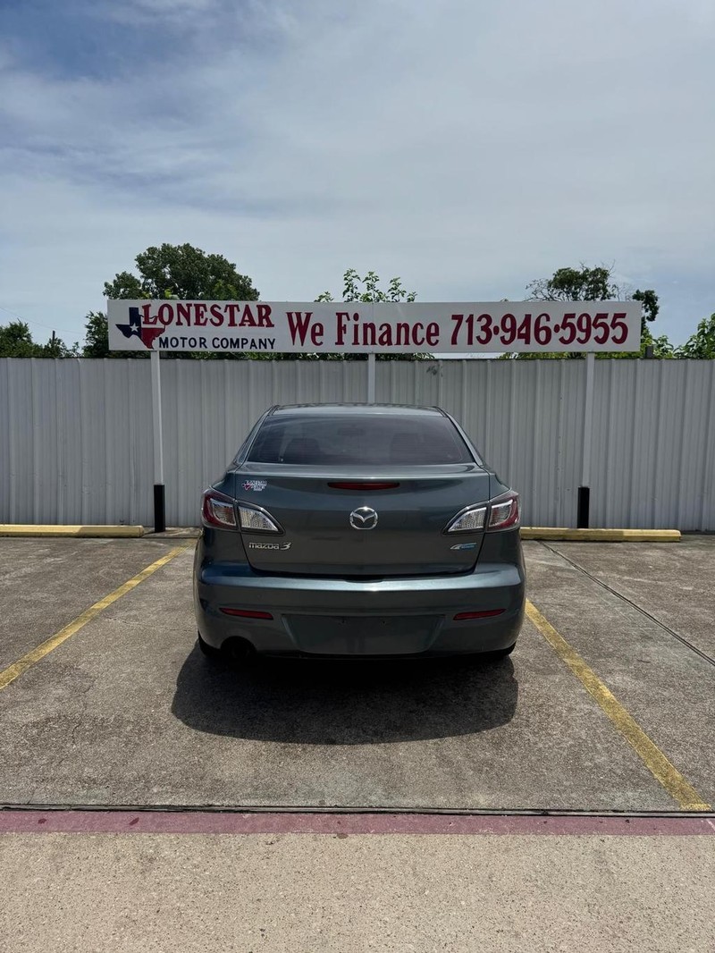 Mazda Mazda3 Sedan Vehicle Full-screen Gallery Image 04