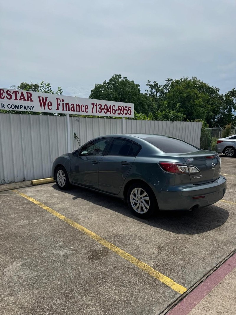 Mazda Mazda3 Sedan Vehicle Full-screen Gallery Image 05