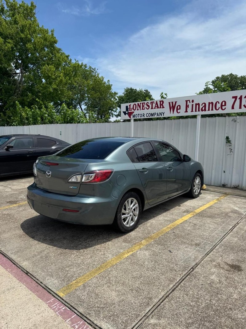 Mazda Mazda3 Sedan Vehicle Full-screen Gallery Image 06