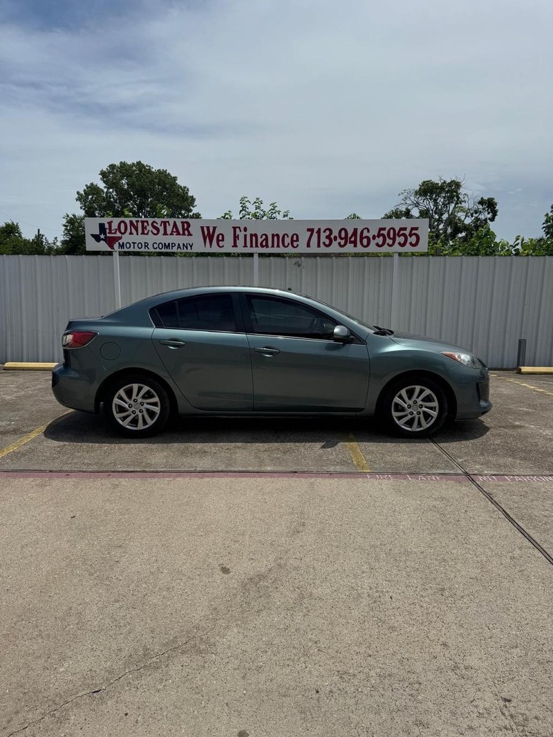 Mazda Mazda3 Sedan Vehicle Full-screen Gallery Image 07