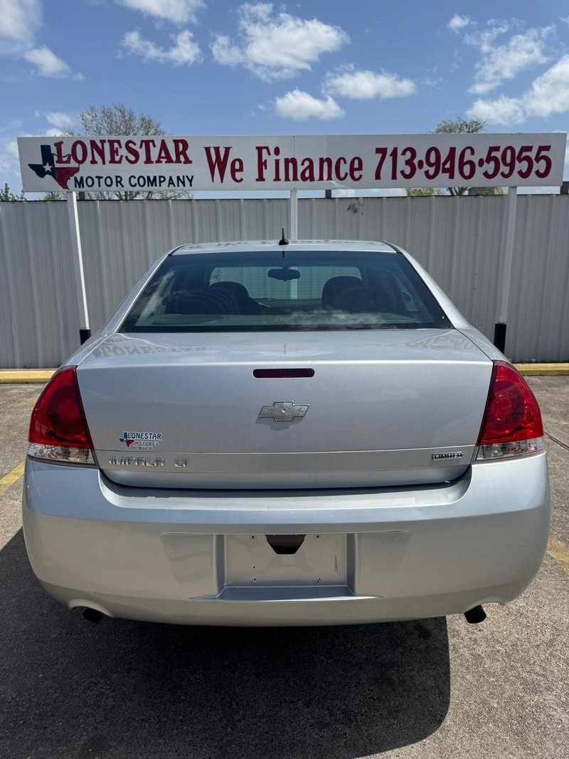 Chevrolet Impala Limited Vehicle Full-screen Gallery Image 04