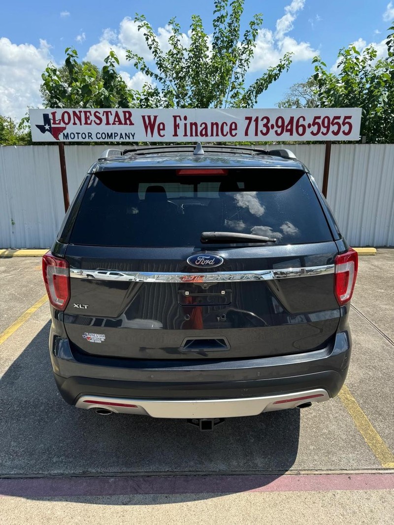 Ford Explorer Vehicle Full-screen Gallery Image 04