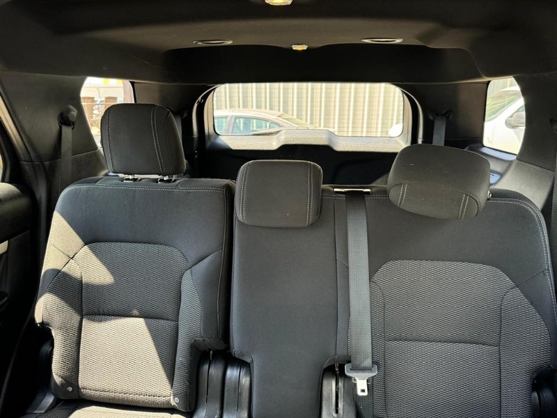 Ford Explorer Vehicle Full-screen Gallery Image 10