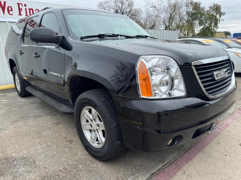 GMC Yukon XL Vehicle Full-screen Gallery Image 02