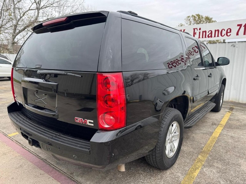 GMC Yukon XL Vehicle Full-screen Gallery Image 05