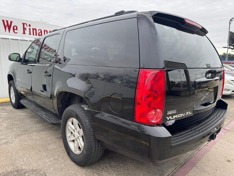 GMC Yukon XL Vehicle Full-screen Gallery Image 06