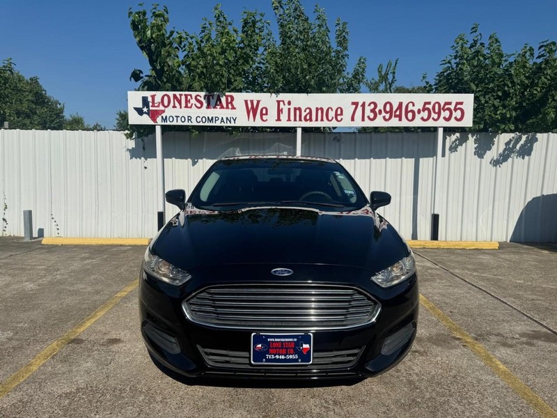 Ford Fusion Vehicle Full-screen Gallery Image 03