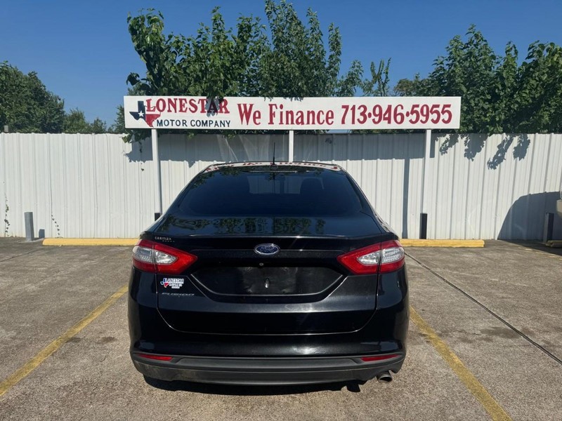 Ford Fusion Vehicle Full-screen Gallery Image 04