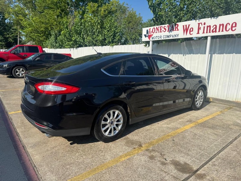 Ford Fusion Vehicle Full-screen Gallery Image 05
