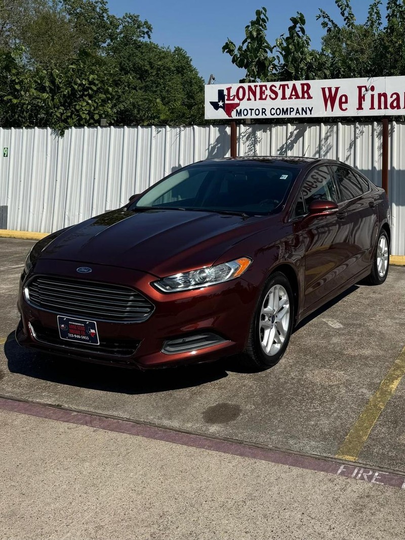 Ford Fusion Vehicle Full-screen Gallery Image 02