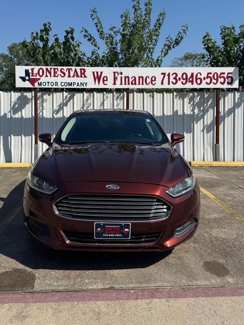 Ford Fusion Vehicle Full-screen Gallery Image 03