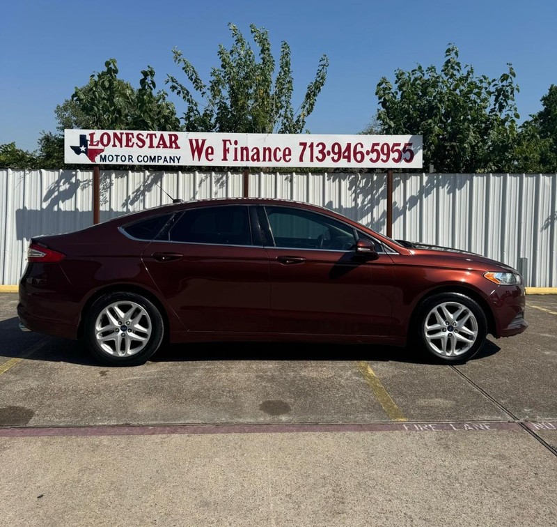 Ford Fusion Vehicle Full-screen Gallery Image 07
