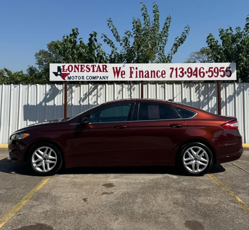 Ford Fusion Vehicle Full-screen Gallery Image 08