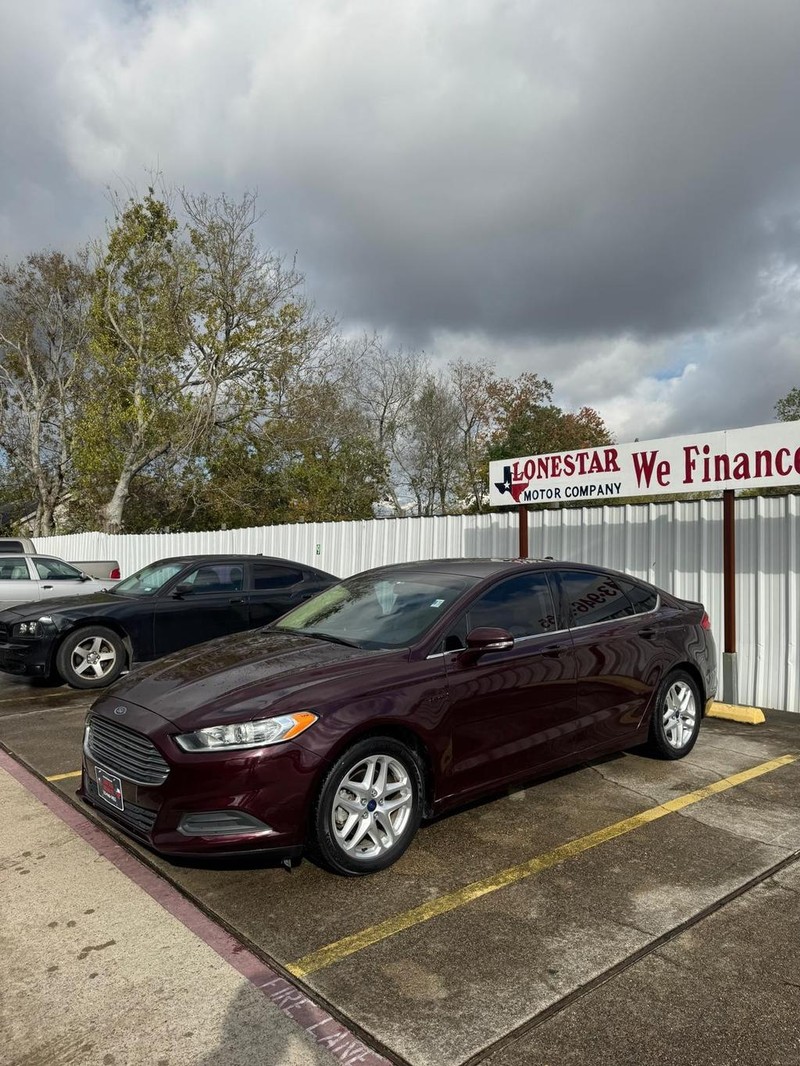 Ford Fusion Vehicle Full-screen Gallery Image 02