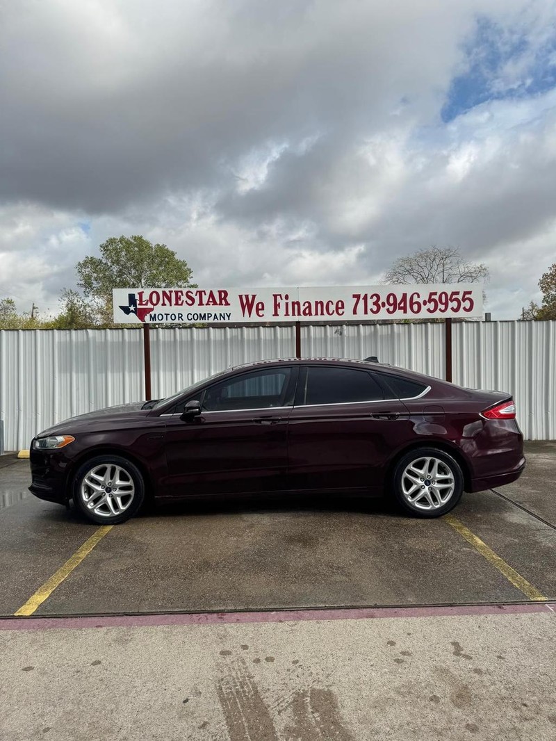 Ford Fusion Vehicle Full-screen Gallery Image 06