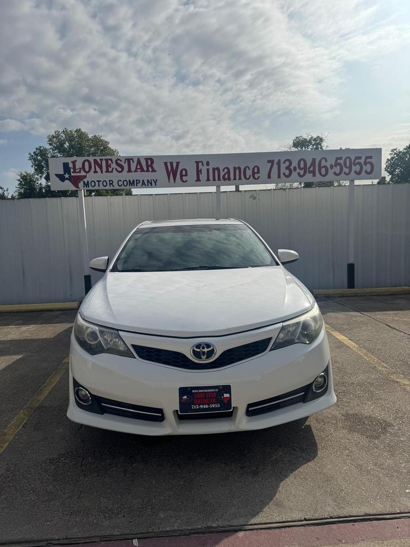 Toyota Camry Vehicle Full-screen Gallery Image 03