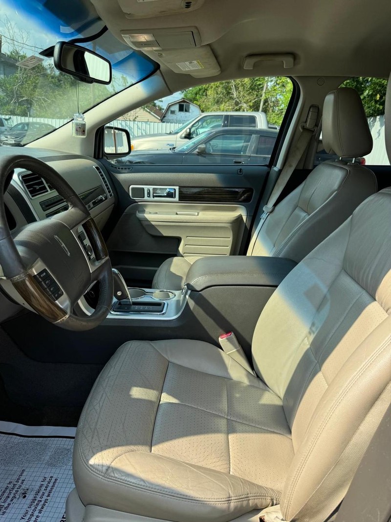 Lincoln MKX Vehicle Full-screen Gallery Image 08