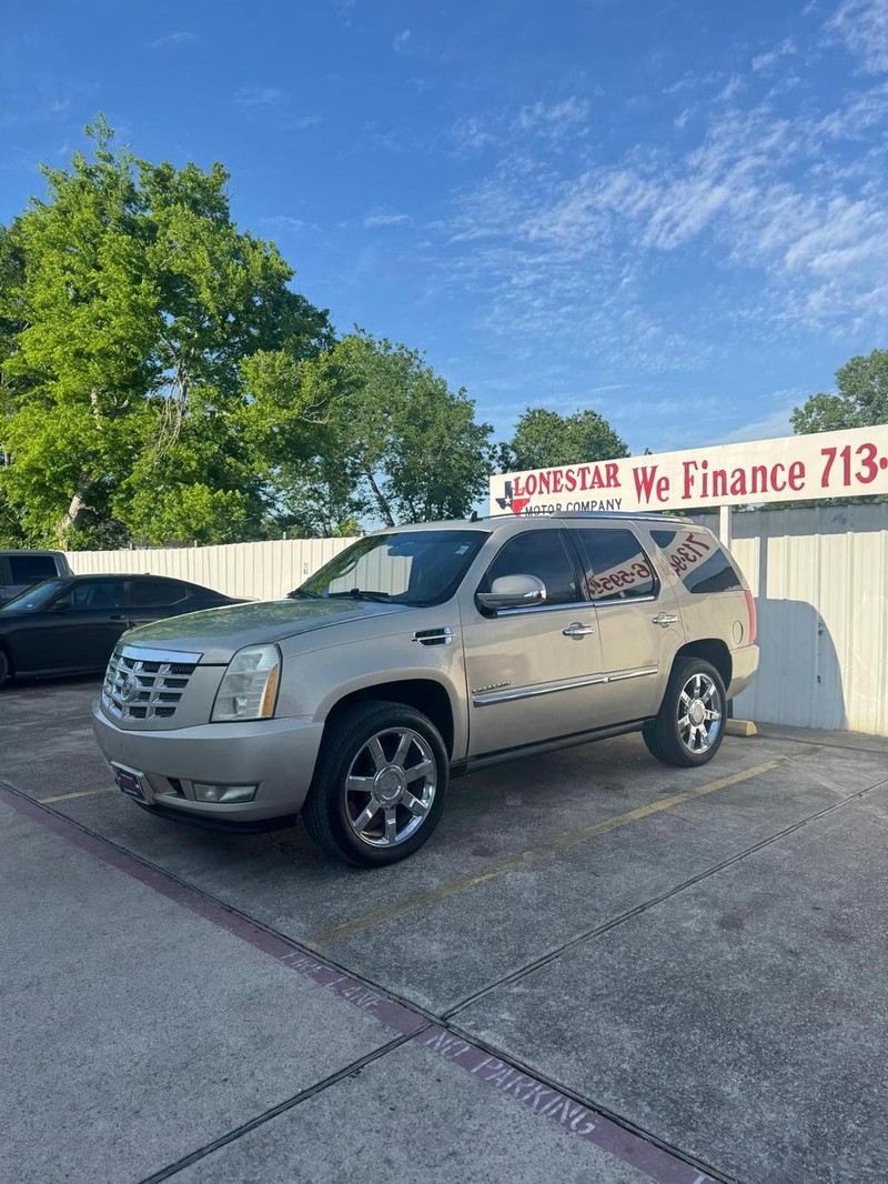 Cadillac Escalade Vehicle Full-screen Gallery Image 02