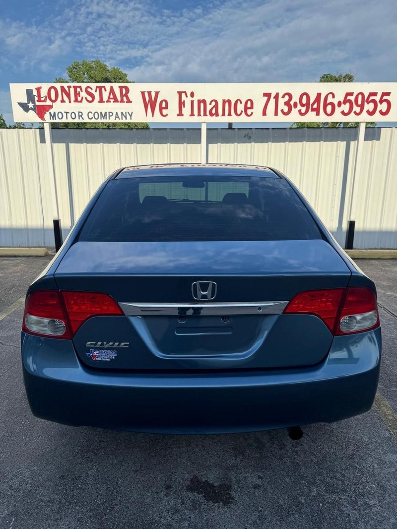 Honda Civic Sedan Vehicle Full-screen Gallery Image 04