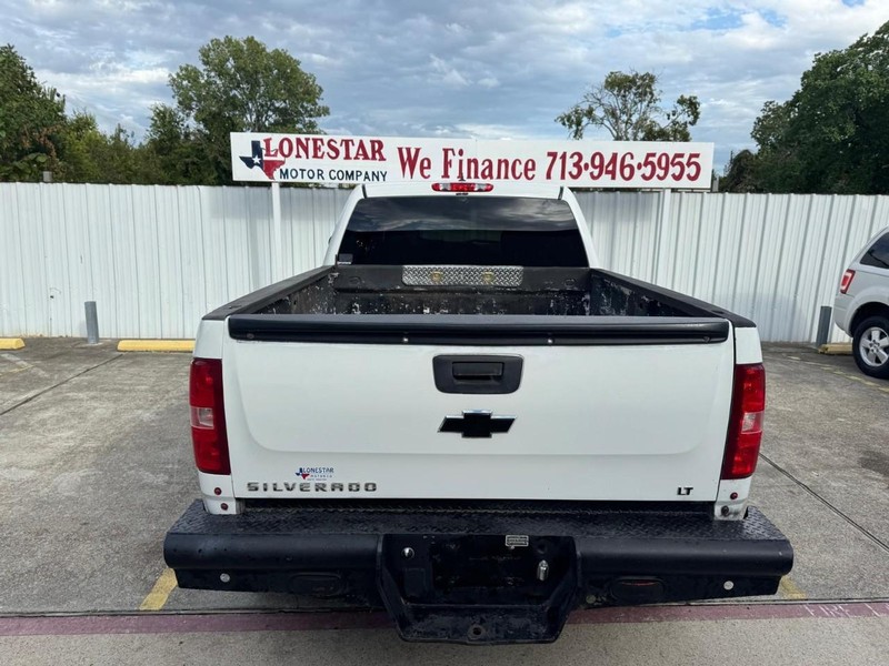 Chevrolet Silverado 2500HD Vehicle Full-screen Gallery Image 04