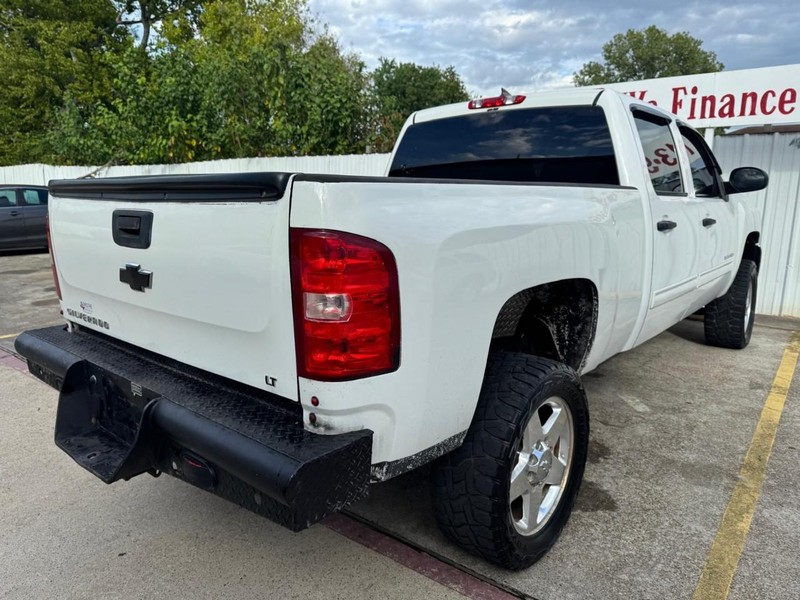 Chevrolet Silverado 2500HD Vehicle Full-screen Gallery Image 05