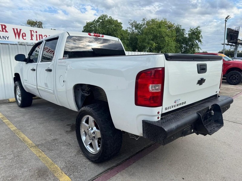 Chevrolet Silverado 2500HD Vehicle Full-screen Gallery Image 06