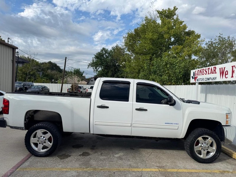 Chevrolet Silverado 2500HD Vehicle Full-screen Gallery Image 08