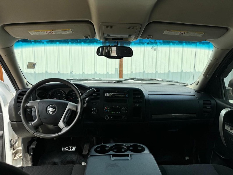 Chevrolet Silverado 2500HD Vehicle Full-screen Gallery Image 10