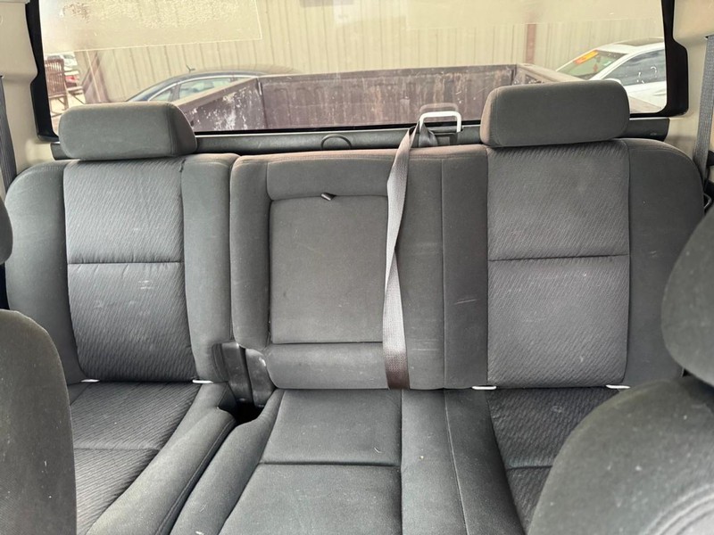 Chevrolet Silverado 2500HD Vehicle Full-screen Gallery Image 11