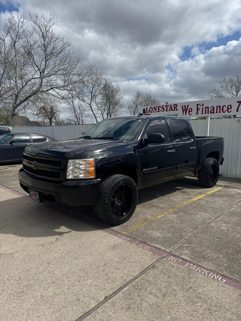 Chevrolet Silverado 1500 Vehicle Full-screen Gallery Image 02