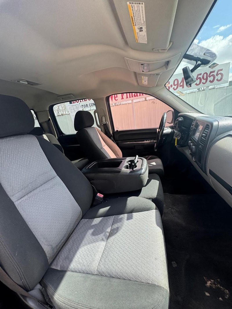 Chevrolet Silverado 1500 Vehicle Full-screen Gallery Image 09