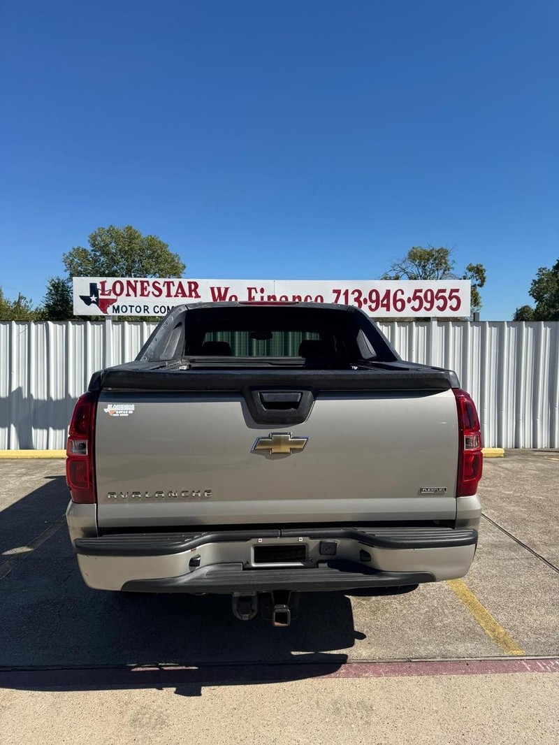 Chevrolet Avalanche Vehicle Full-screen Gallery Image 04