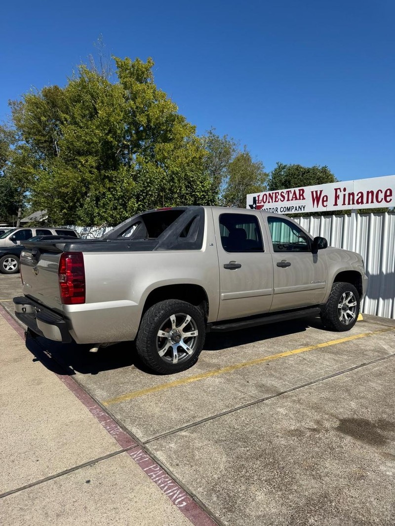 Chevrolet Avalanche Vehicle Full-screen Gallery Image 05