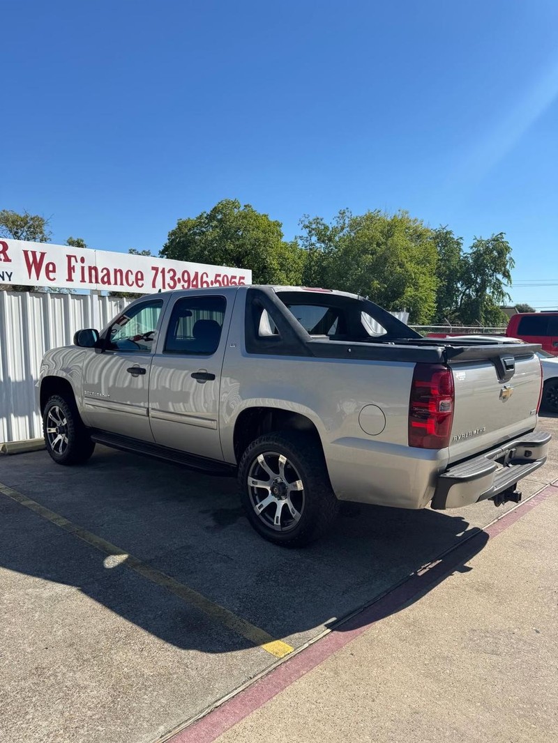 Chevrolet Avalanche Vehicle Full-screen Gallery Image 06
