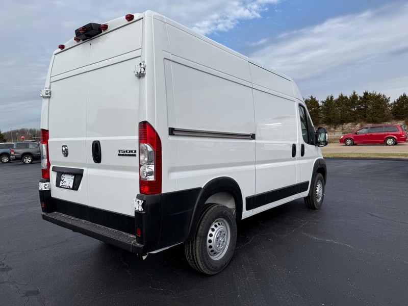 Ram ProMaster Cargo Van Vehicle Full-screen Gallery Image 3