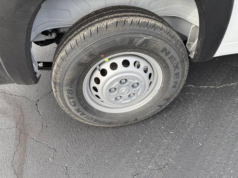 Ram ProMaster Cargo Van Vehicle Full-screen Gallery Image 5