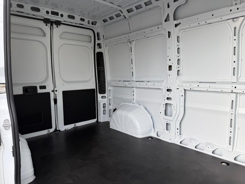 Ram ProMaster Cargo Van Vehicle Full-screen Gallery Image 6