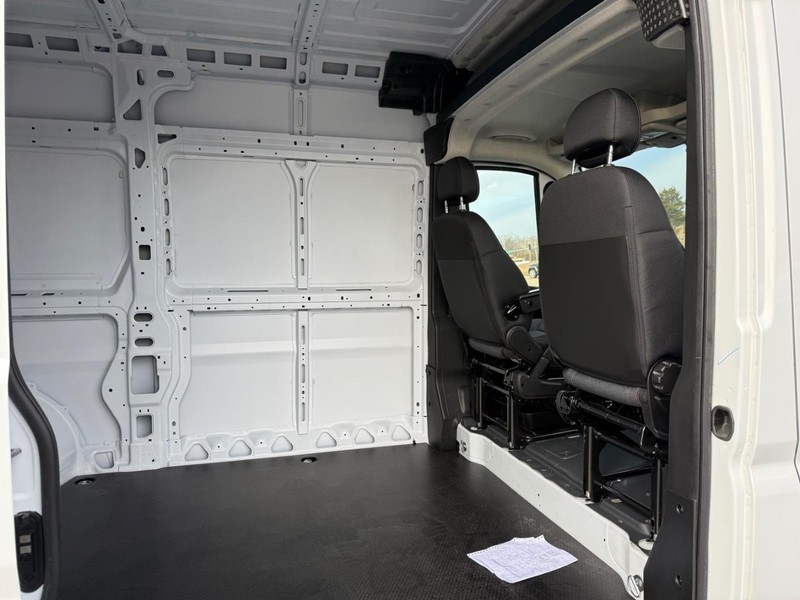 Ram ProMaster Cargo Van Vehicle Full-screen Gallery Image 7