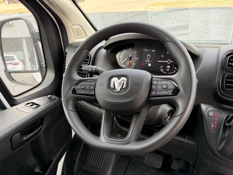 Ram ProMaster Cargo Van Vehicle Full-screen Gallery Image 9