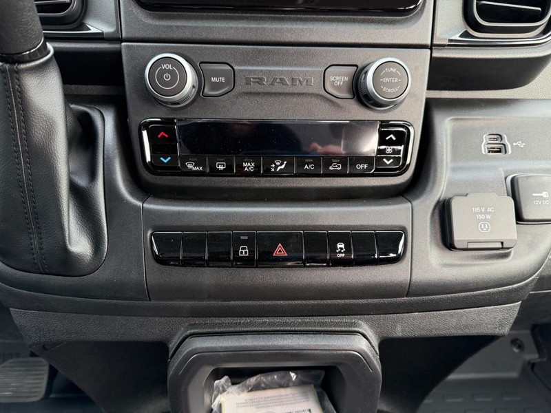 Ram ProMaster Cargo Van Vehicle Full-screen Gallery Image 11