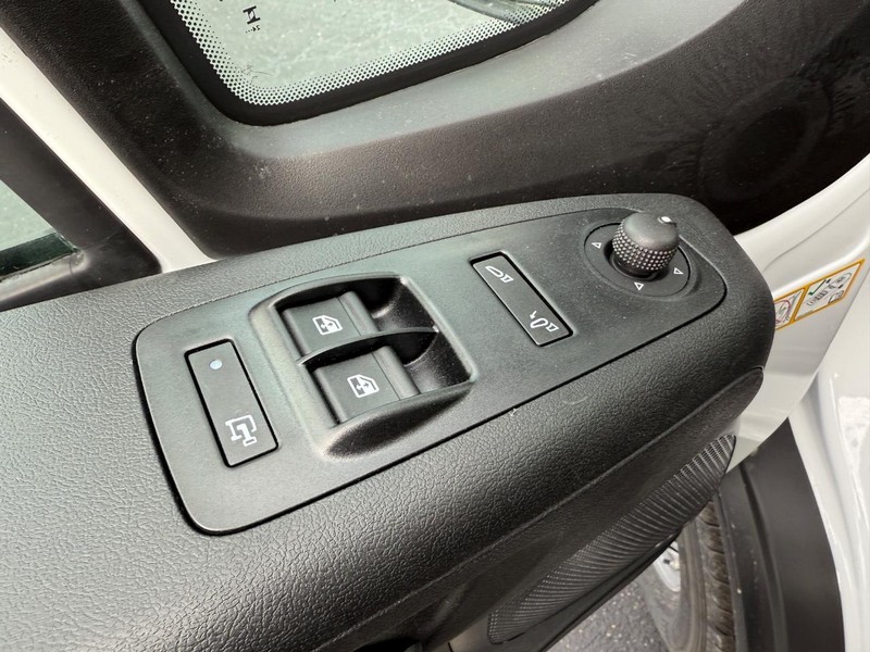 Ram ProMaster Cargo Van Vehicle Full-screen Gallery Image 12
