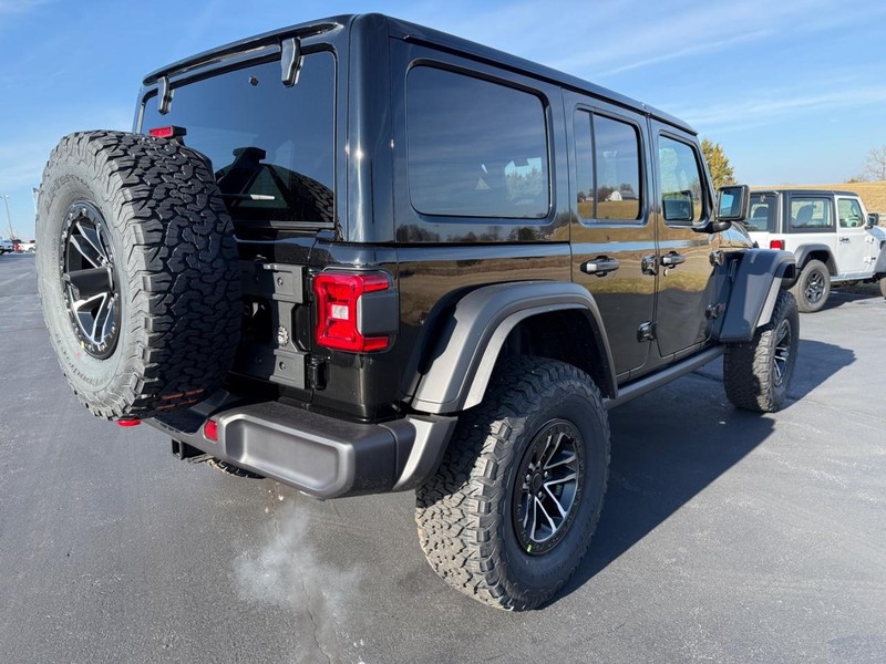 Jeep Wrangler Vehicle Full-screen Gallery Image 3