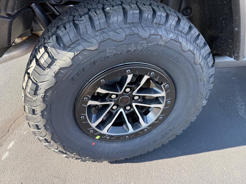 Jeep Wrangler Vehicle Full-screen Gallery Image 4