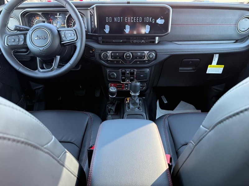 Jeep Wrangler Vehicle Full-screen Gallery Image 7