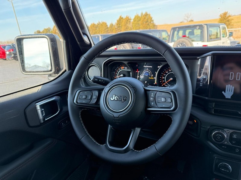 Jeep Wrangler Vehicle Full-screen Gallery Image 8