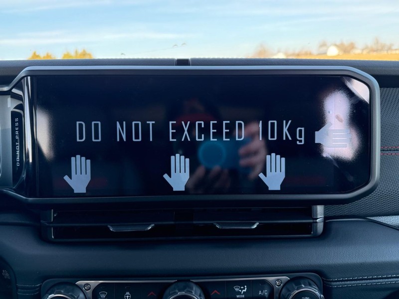 Jeep Wrangler Vehicle Full-screen Gallery Image 9