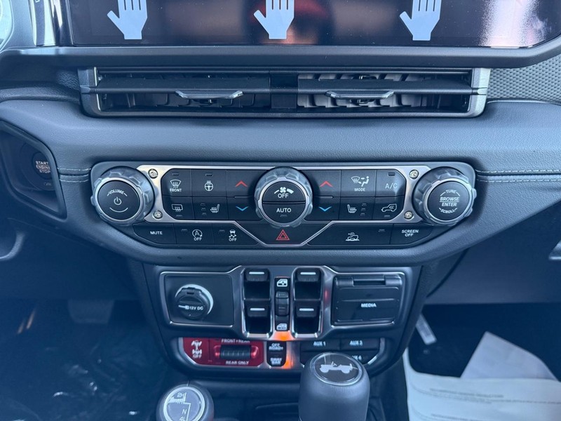 Jeep Wrangler Vehicle Full-screen Gallery Image 10