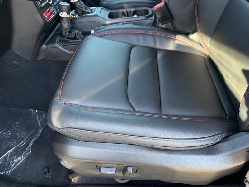 Jeep Wrangler Vehicle Full-screen Gallery Image 13