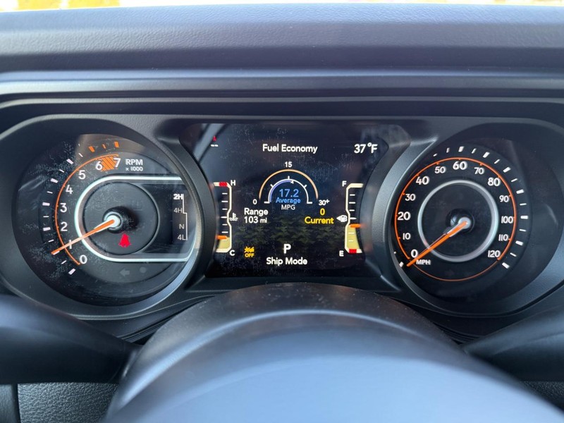 Jeep Wrangler Vehicle Full-screen Gallery Image 16