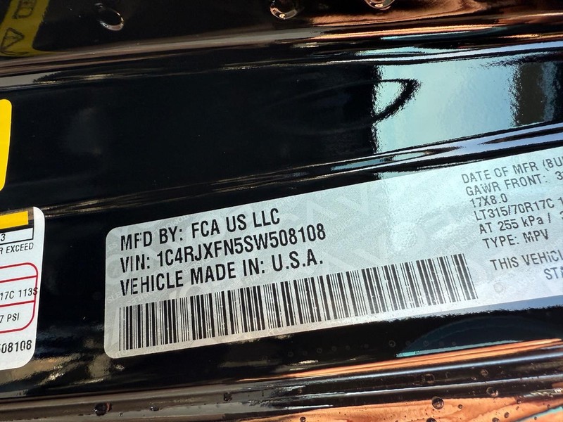 Jeep Wrangler Vehicle Full-screen Gallery Image 18